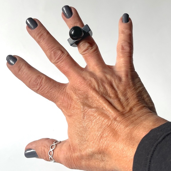 Vintage Size 5.5 Lucite Ring Chunky Ball Top Black Statement Unisex - Picture 2 of 10